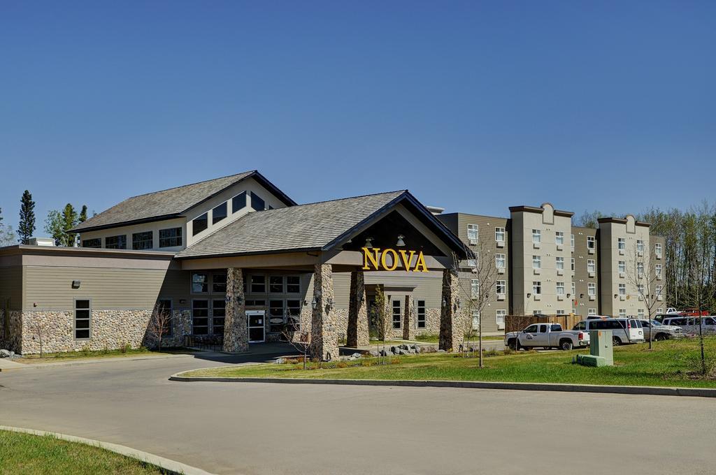 Chateau Nova Hotel Fort Mcmurray Exterior foto