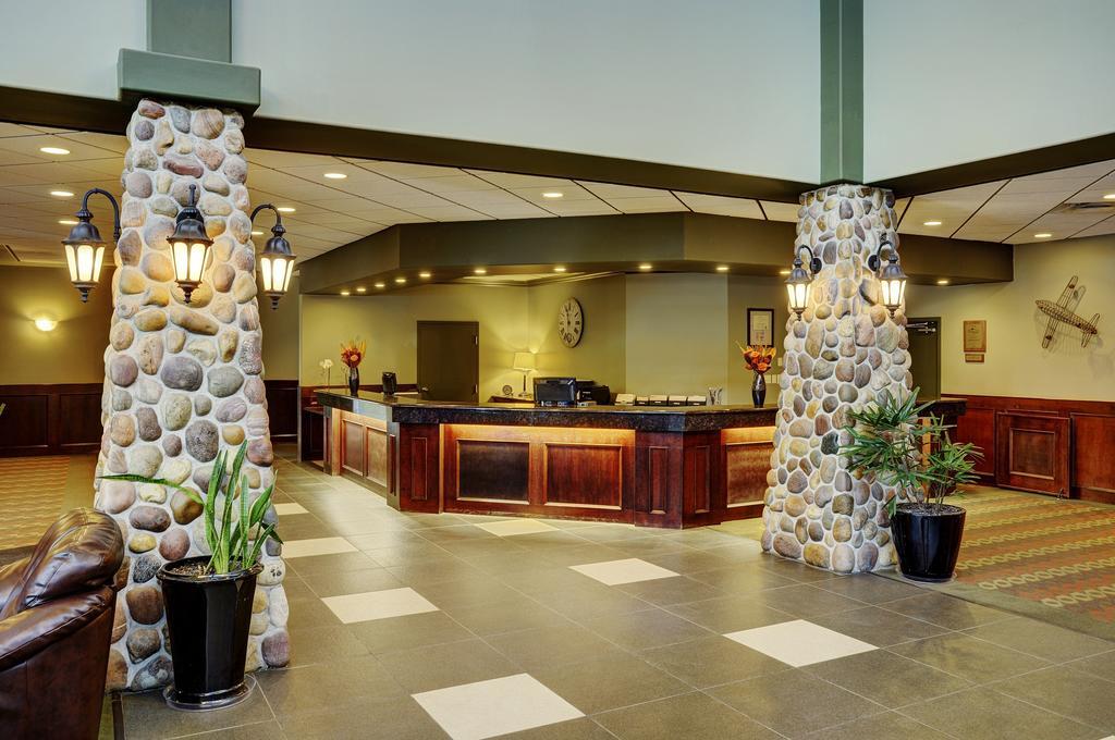 Chateau Nova Hotel Fort Mcmurray Exterior foto