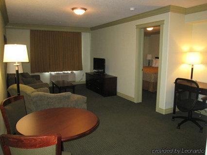 Chateau Nova Hotel Fort Mcmurray Zimmer foto